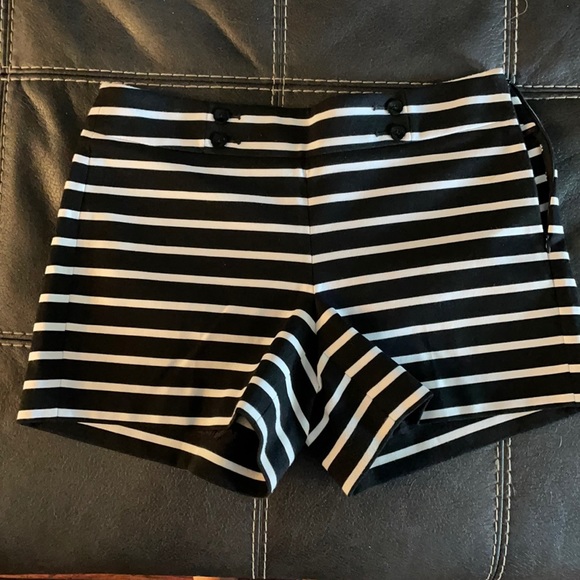White House Black Market - b&w shorts - size 4 - Picture 1 of 2